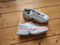 Adidas Falcon Schuhe Sneaker Sportschuhe 40,5 40 2 3 weiß Nordrhein-Westfalen - Straelen Vorschau