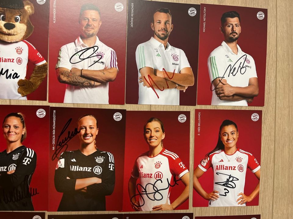 FC Bayern Autogrammkarten Saison 2023 / 2024 Frauen Fussball in Landshut