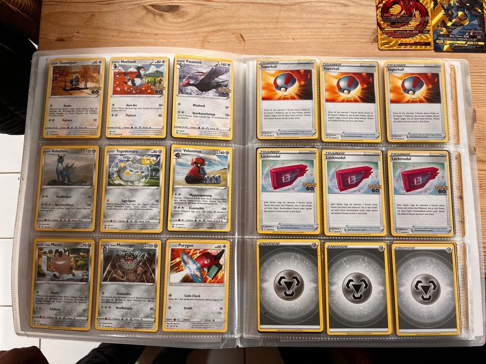 Pokémon,Sammelkarten,Sammelalbum,ca. 400 Stück in Oschatz