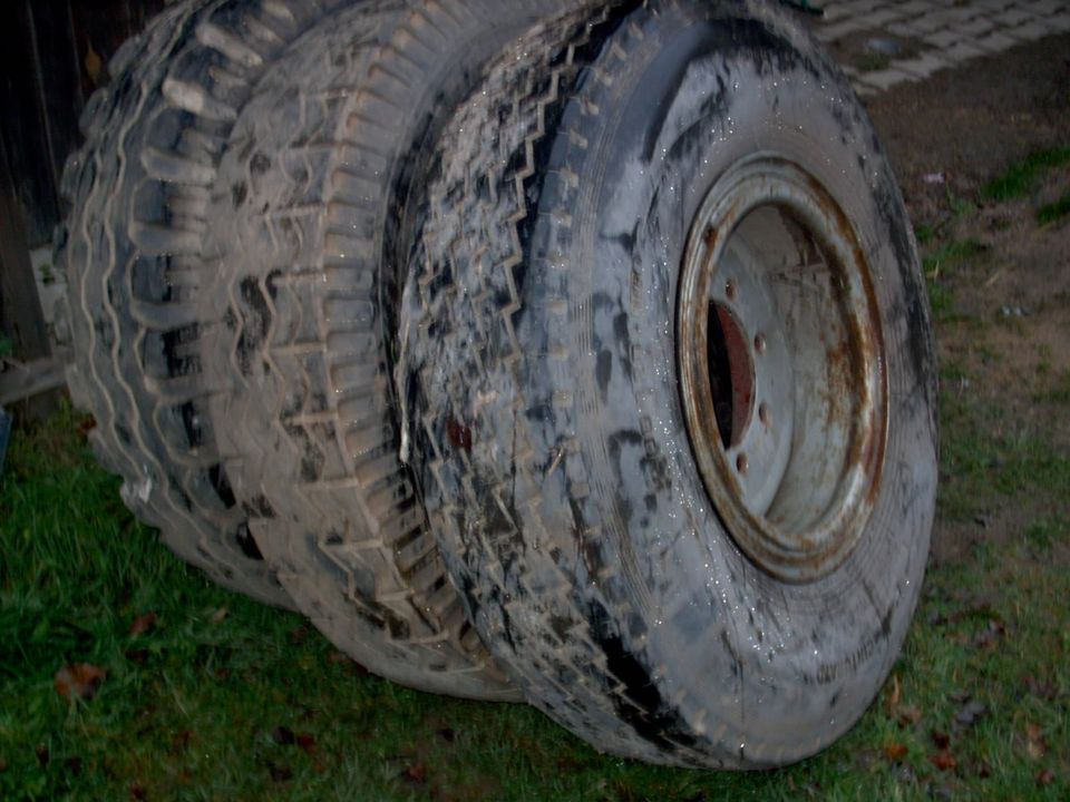 Lkw  Anhänger  Reifen 12.00 R 20 Räder in Schwarzenfeld