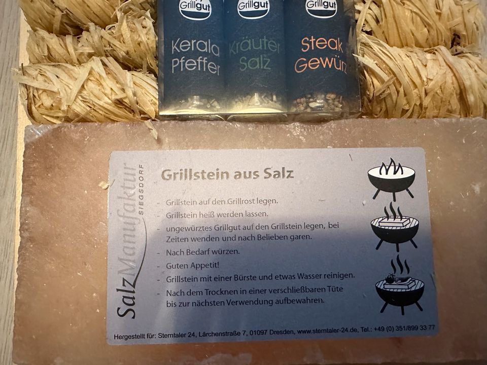 Grillstein aus Salz mit Gewürzen und Anzünder - NEU in Putzkau