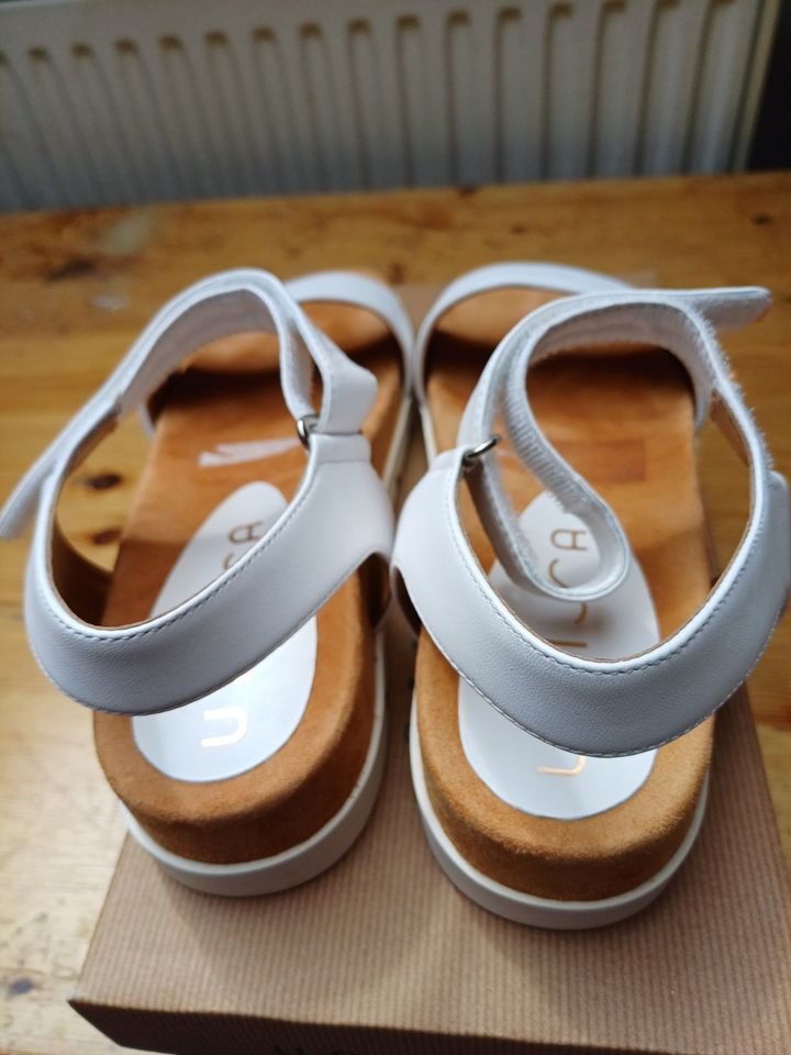 Sandale in weiß in Kirchlengern