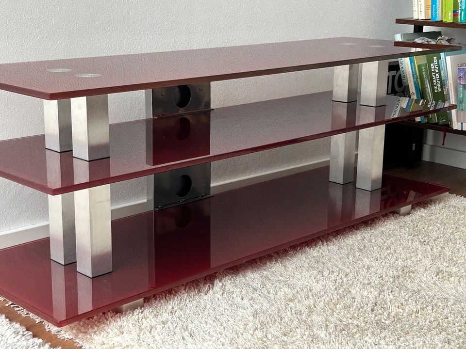 TV-Rack, rotes Glas mit Edelstahlgestell, 130 cm breit (NP 500 €) in Weilheim i.OB