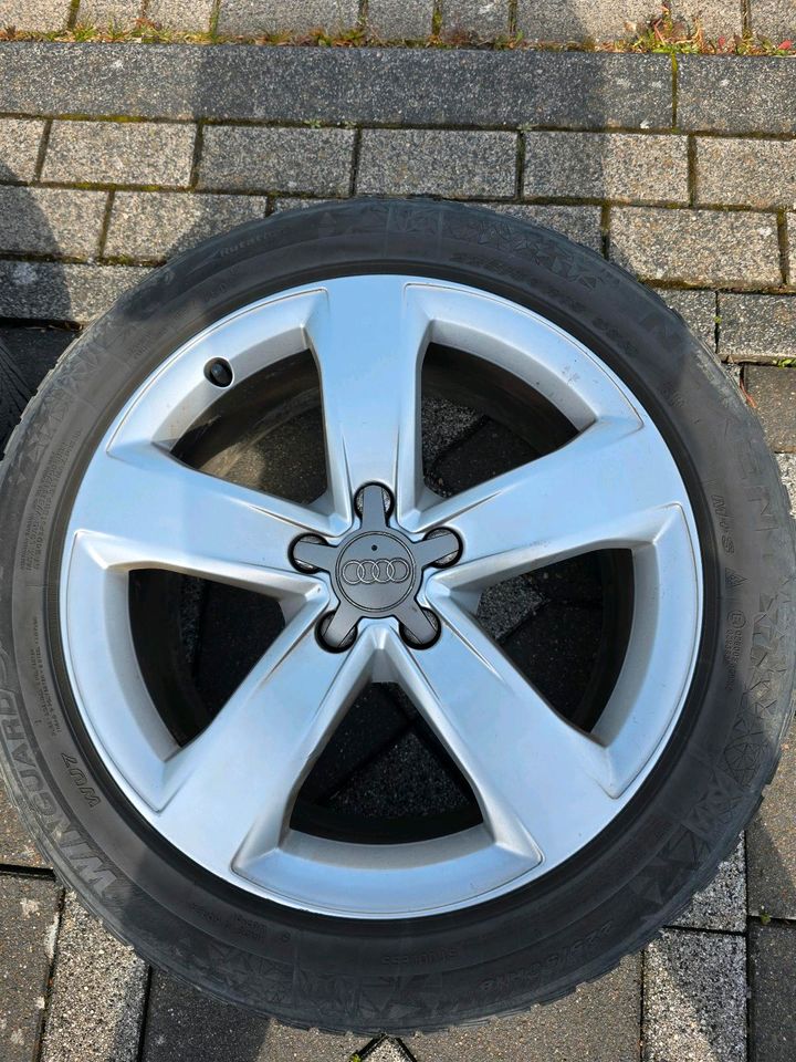 Original Audi Felgen 225/50 R18 Reifen Winter in Aerzen