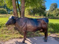 Lebensgroße Bronzefigur einer Kuh - Charmante Gartendekoration Nordrhein-Westfalen - Wickede (Ruhr) Vorschau