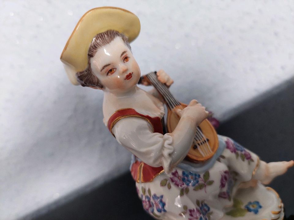 Meissen Porzellan Figur Gärtnermädchen mit Gitarre in Bielefeld