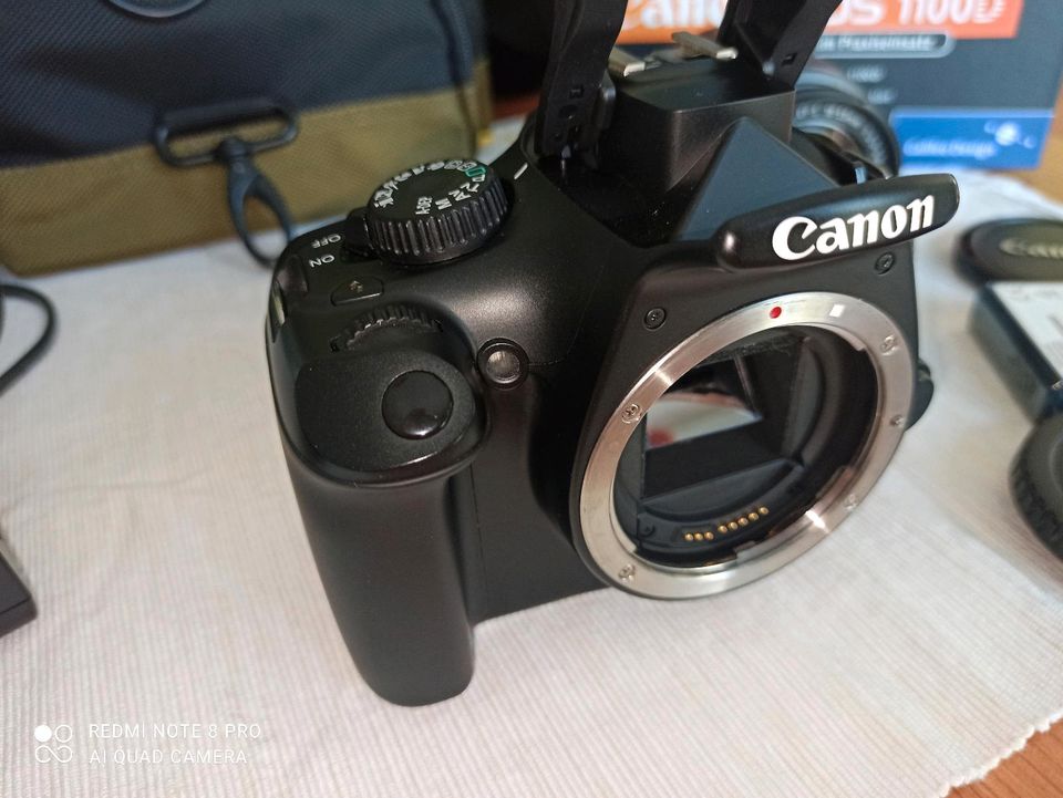 Canon EOS 1100D mit Zubehör neuwertig in Heist