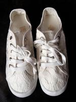 Leichte weiße Sneaker, Sportschuhe, mit Spitze, Gr. 40 - NEU Berlin - Rudow Vorschau