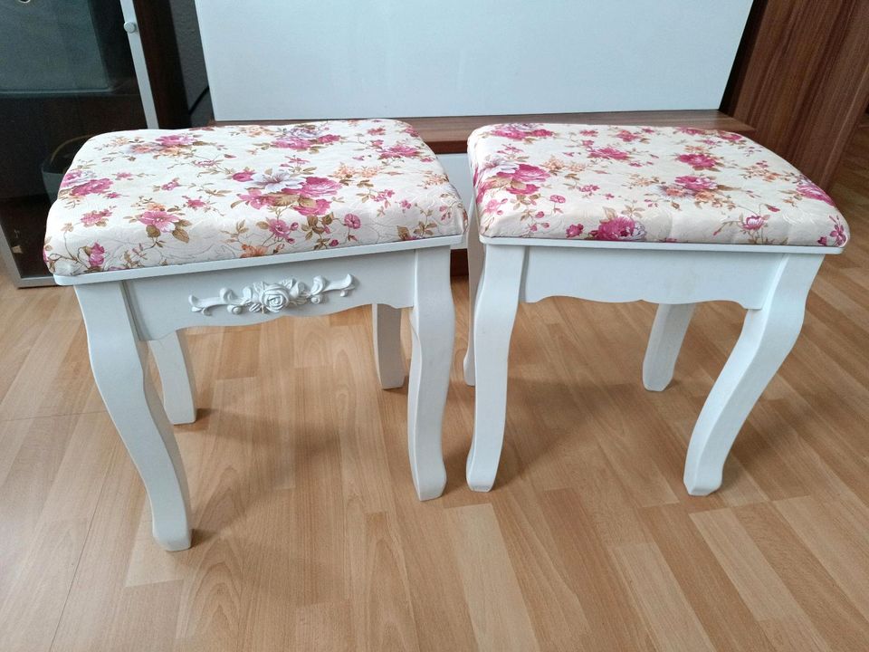 Hocker mit Blumenmuster in Ludwigshafen