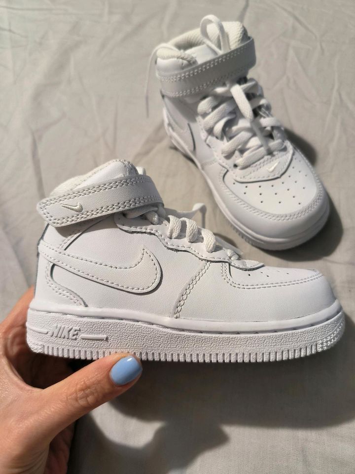 NIKE AIR FORCE 1 Kinder Grüße 25 (14 cm) in Bad Schönborn