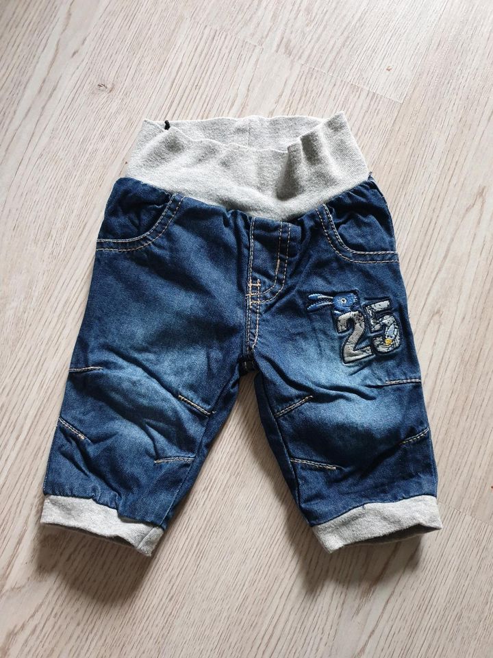 Hosen, Jeans, Stoffhose mit Mütze, Cordhose Gr. 56, Baby Club in Landshut