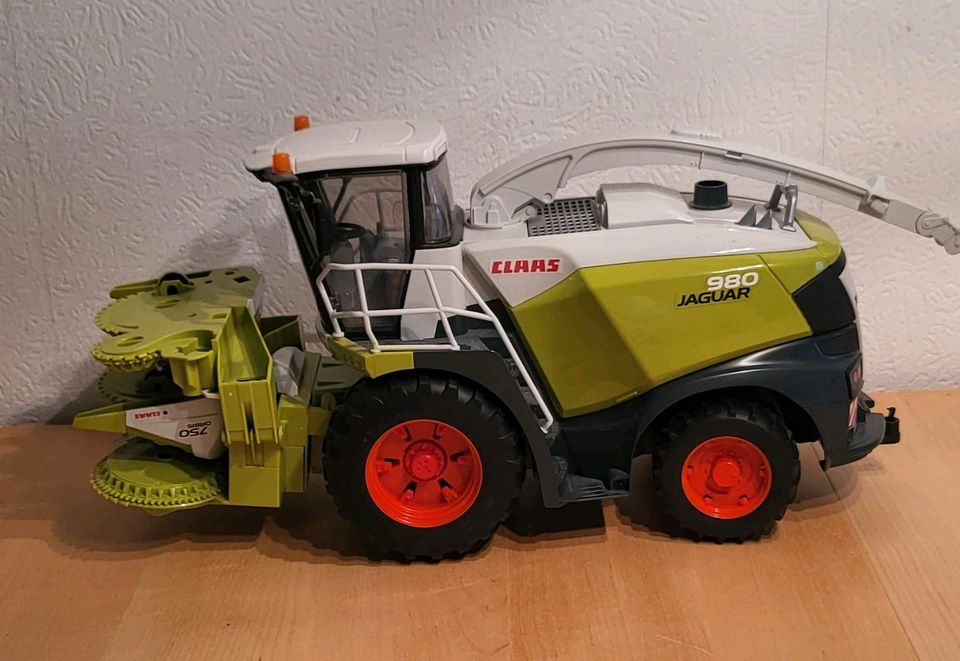 Bruder Maishächsler Claas Jaguar 980 in Geesthacht