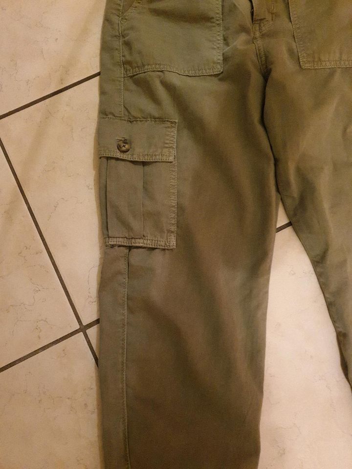 Zara Cargohose khaki, grün  Gr. 34, Taschen, Joggpants in Furth im Wald