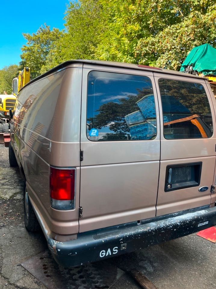 Ford E350 Economic Transporter 5,4L V8 -nicht fahrbereit- in Remscheid