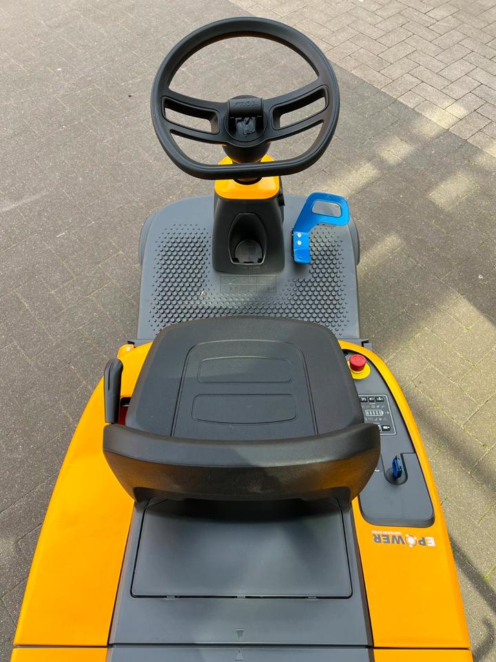 Akku Aufsitzmäher - Rasentraktor Stiga Swift 372 E mit 4 Akkus in Wardenburg