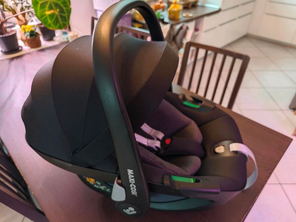 Maxi-Cosi Pebble 360 i-Size Babyschale Essential Black in Mülheim (Ruhr)