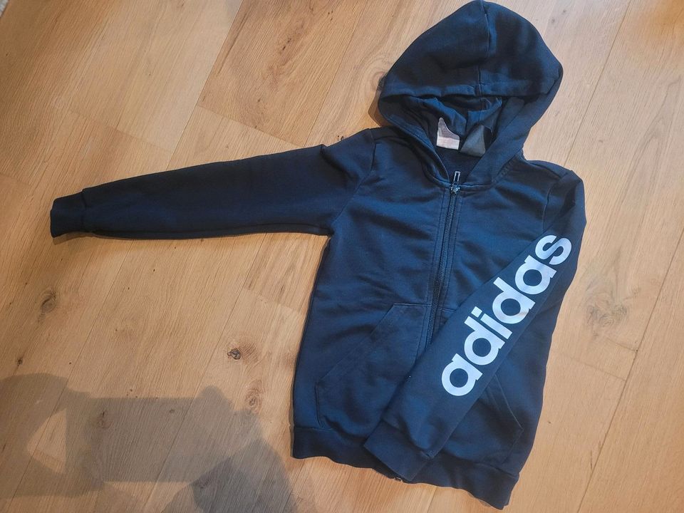 Adidas Kapuzenpulli Kapuzenjacke Hoodie 122 128 schwarz in Kolbermoor