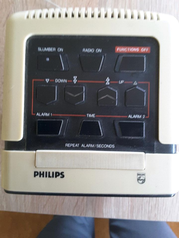 Radiowecker von Philips Vintage 2 Weckzeiten in Forstinning