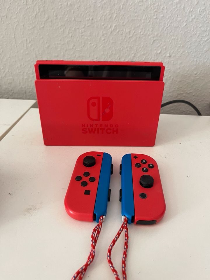 Ich verkaufe meine Nintendo Switch Mario Edition in Lübeck