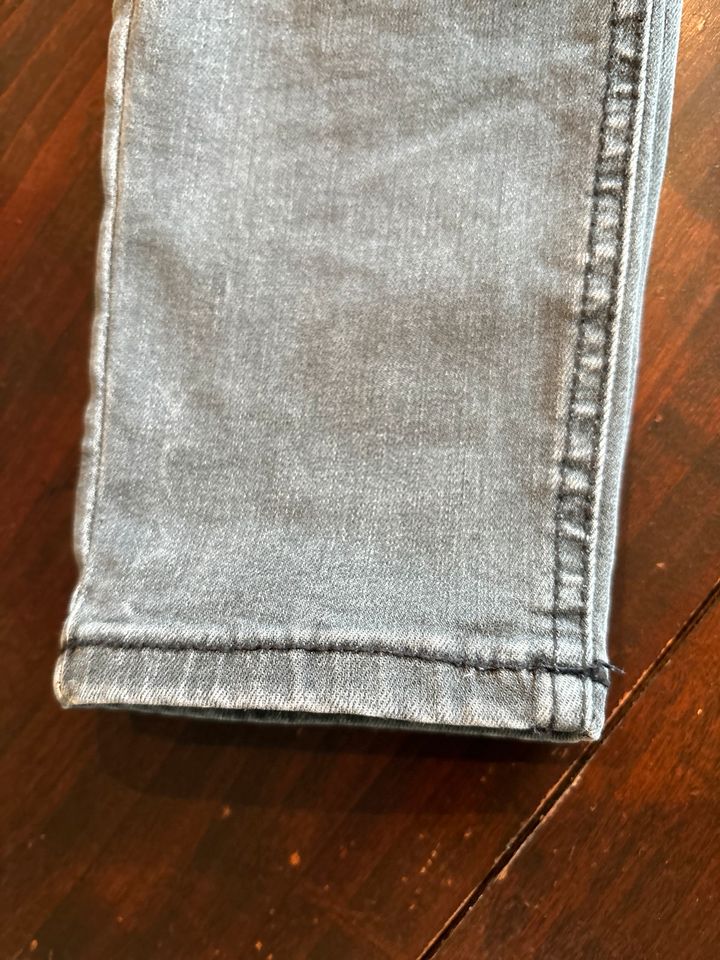 Vero Moda Jeans Grau mid rise Slim W30/L32 in München