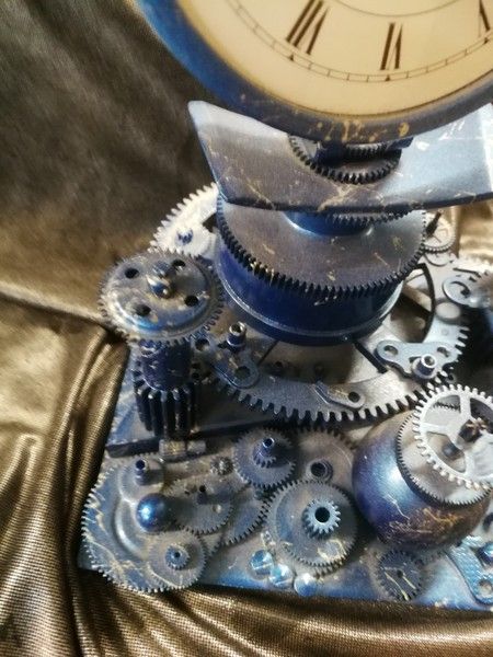 Skurrile Tisch Kamin Uhr Einzelstück ca.25cm Made in Japan / 12 I in Bad Homburg