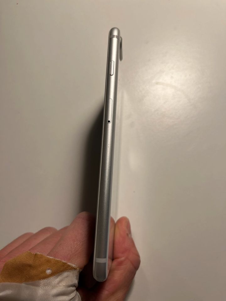 Apple Iphone 8 Plus 64GB weiß (8+) in München