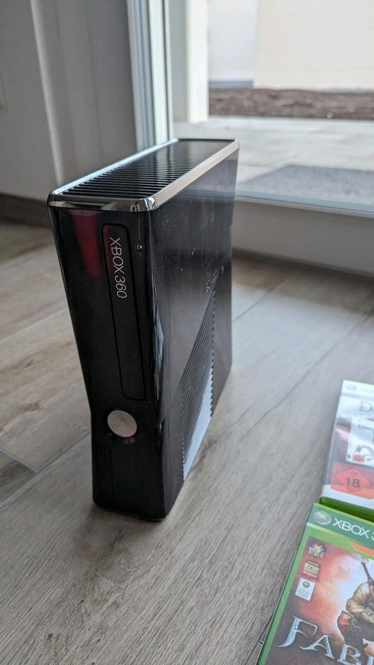 XBox 360 mit 4 Spielen und 2 Controler in Wittislingen