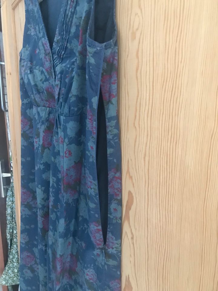 Esprit Sommerkleid blau mit Blumenmuster Größe 38 in Freudenstadt