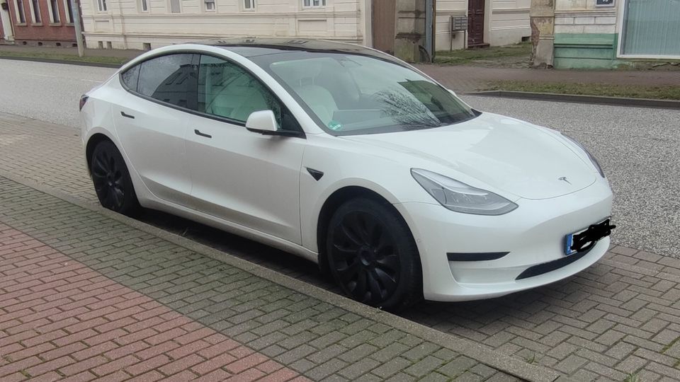 Tausche Tesla Model 3 SR+ FSD gegen Model Y FSD in Güsten