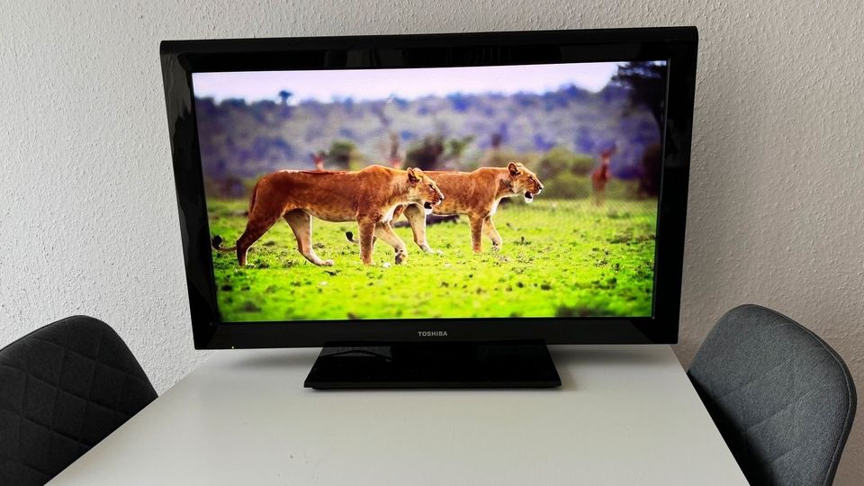 Toshiba 32AV933G LCD Fernseher Flachbild schwarz 32 Zoll 80 cm in Berlin