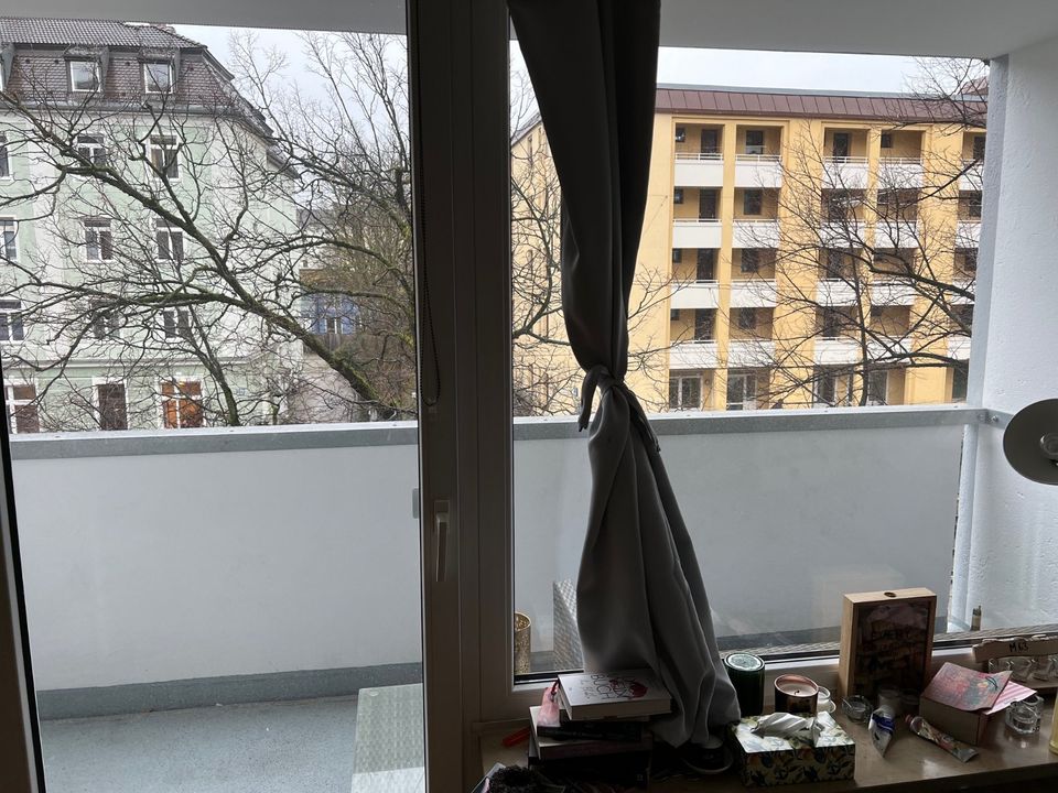 ILIEV IMMOBILIEN: Möbliertes und ruhiges WG-Zimmer in SCHWABING / NÄHE HOHENZOLLERNPLATZ in München