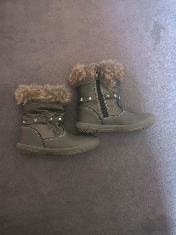 Winterstiefel Mädchen Größe 26 in Schiffweiler