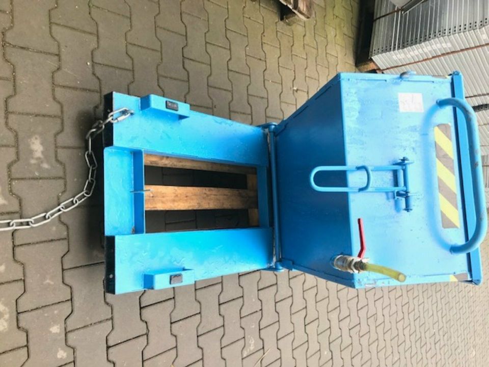 Selbstkipper mit Ablasshahn, Kippbehälter für ölige Abfälle in Wetter (Ruhr)