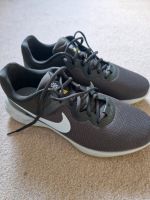 Nike Schuh dunkelgrün, Gr. 44 Brandenburg - Trebbin Vorschau