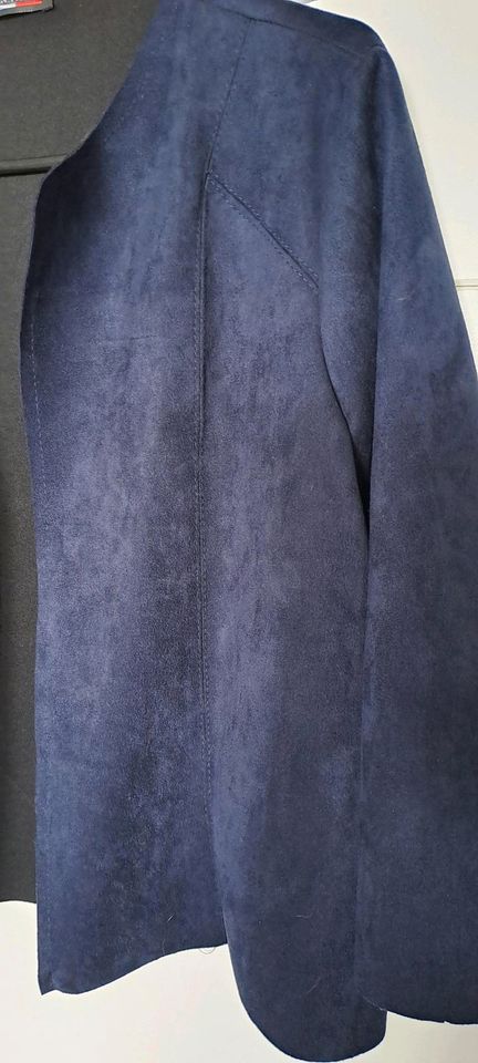 Kurzer Velour-Blazer, cropped, in Kaufbeuren