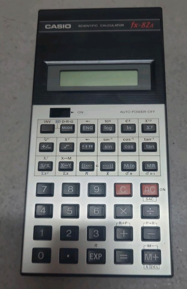 Casio fx-82 A Taschenrechner topp Zustand in Ensdorf