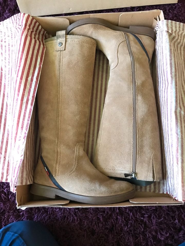 Tommy Hilfiger Denim Veloursleder Stiefel 37 dark sand in München