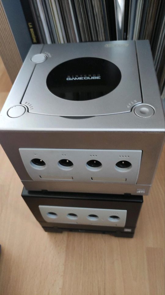 Nintendo GameCube Konsole mit Extras in Berlin