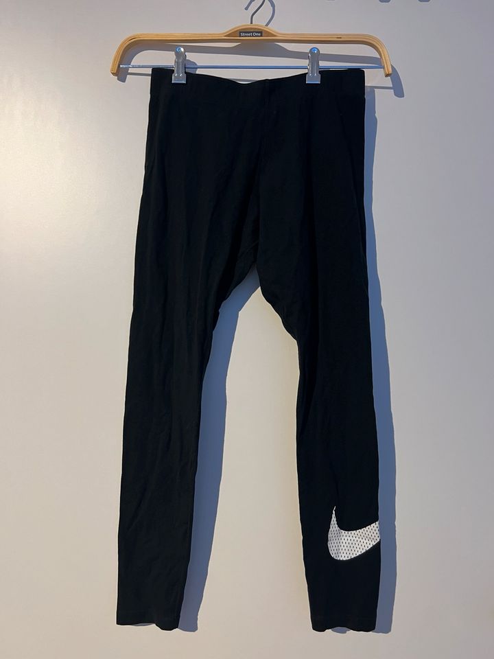 Nike Stoffsporthose in Monheim