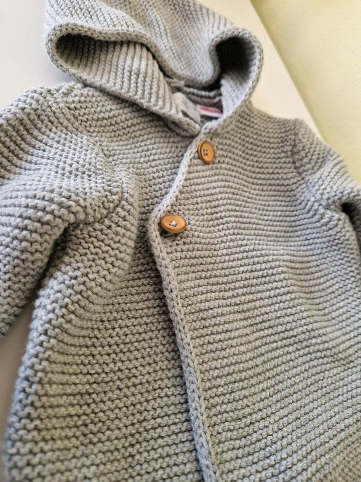 Zara Strickjacke Rippenmuster 62 neu Baby Jacke in Albersdorf