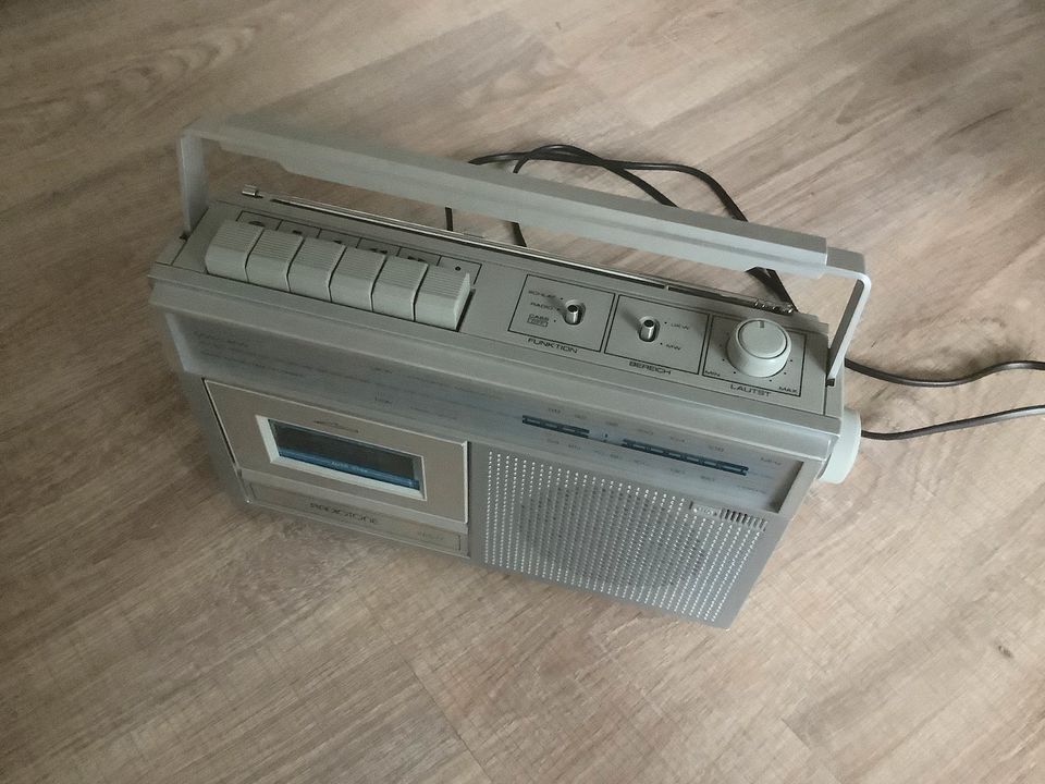 Vintage Kassettenrecorder mit Radio in Bocholt