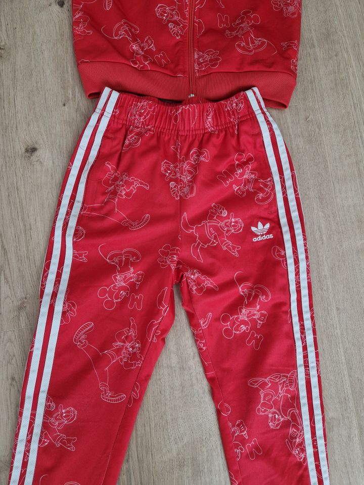 Adidas Kinder Disney Trainingsanzug Anzug Jacke Hose Gr. 128 rot in Köln