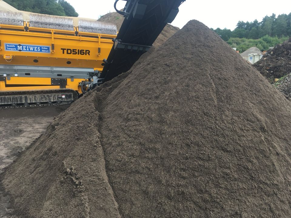 Mutterboden Muttererde Oberboden Rasenerde Gartenerde Erde Humus in Schloß Holte-Stukenbrock