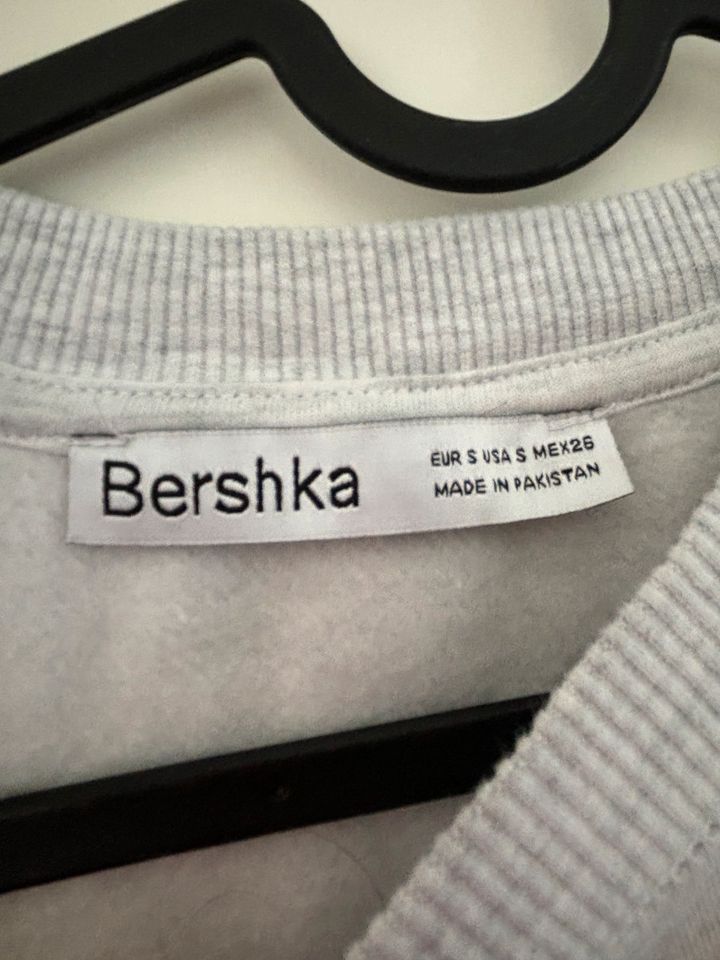 BERSHKA Sweatshirt Gr.S Neu Grau Pullover in Geesthacht