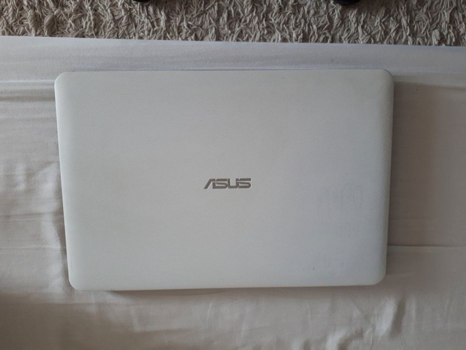 Asus Notebook F 554 L  DEFEKT! Teilespender! in Kienberg