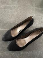 Schwarze Schuhe mit Absatz Größe 41 Niedersachsen - Haselünne Vorschau