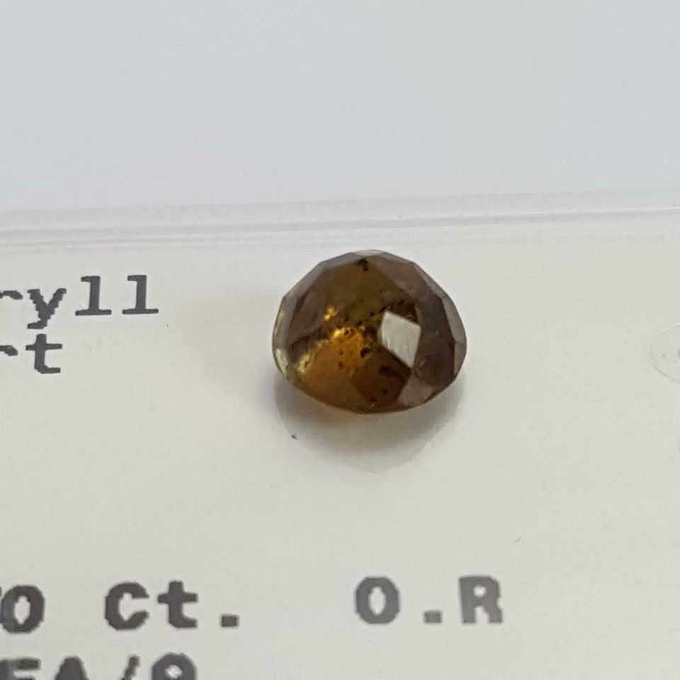 Echter runder Chrysoberyll ( 1,97 Carat / 7 mm )  aus Brasilien in Recklinghausen