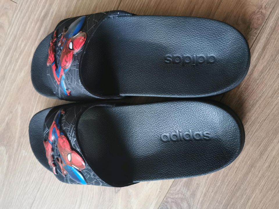 Adidas Adiletten Badelatschen Spiderman Größe 38 in Ebensfeld