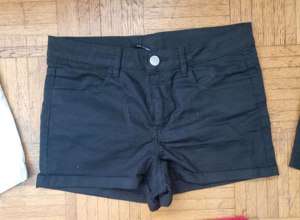 Hosen Gr. 36/38/40 Chino Shorts Jeans Hot Pants in Wutöschingen