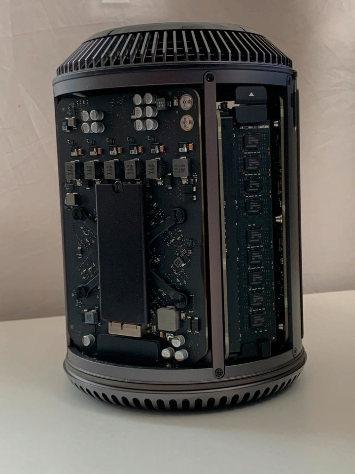 Apple Mac Pro 6.1 | 2016 | E5 6-Core | 1TB | 2x D500 AMD FirePro in Bielefeld